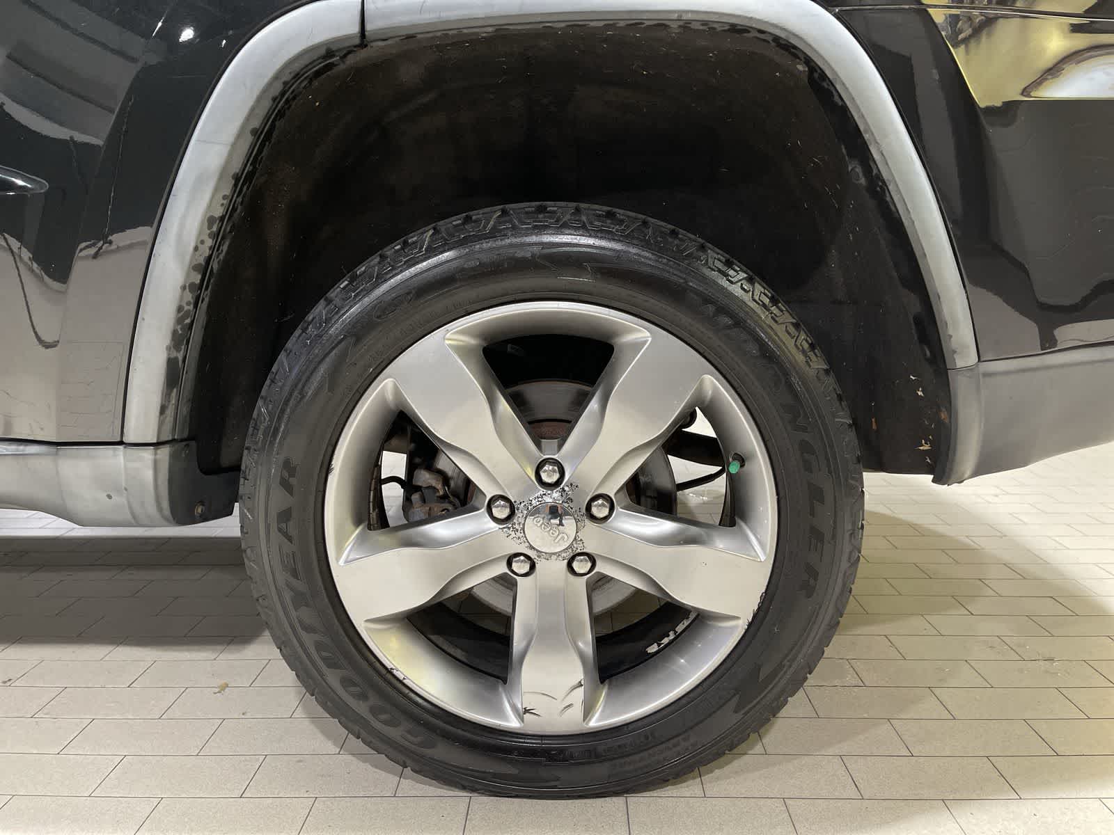 Thumbnail: 2011 Jeep Grand Cherokee - 20