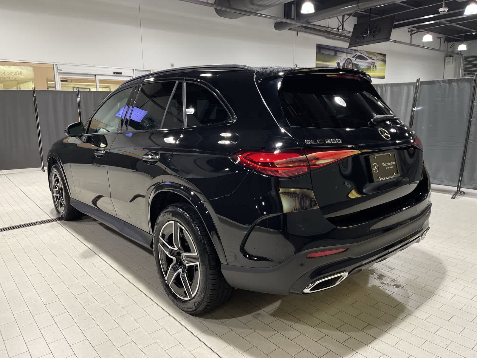 Thumbnail: 2025 Mercedes-Benz GLC - 16