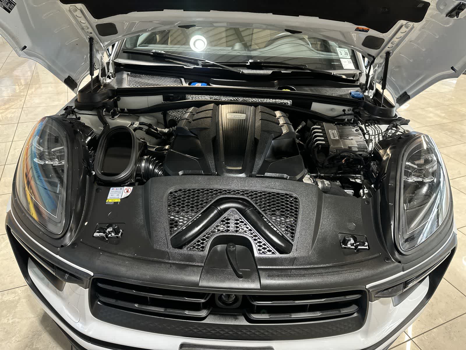 Thumbnail: 2023 Porsche Macan - 21