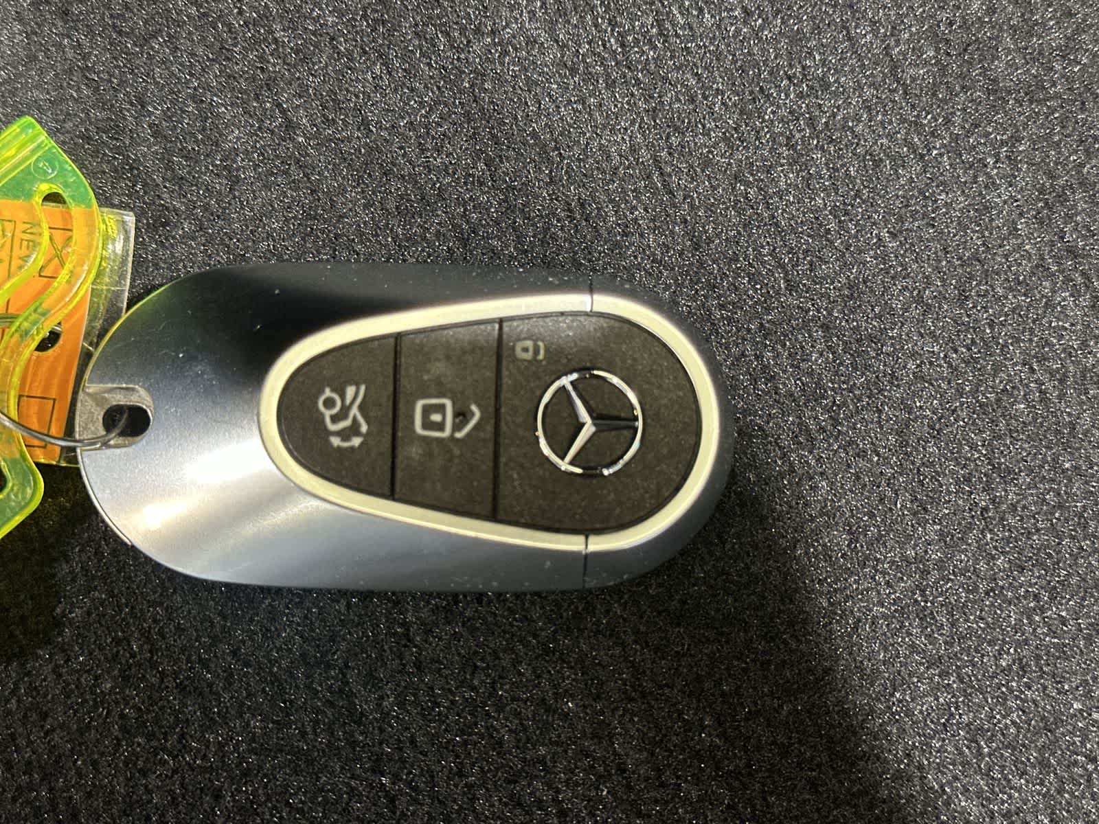 Thumbnail: 2025 Mercedes-Benz GLC - 32