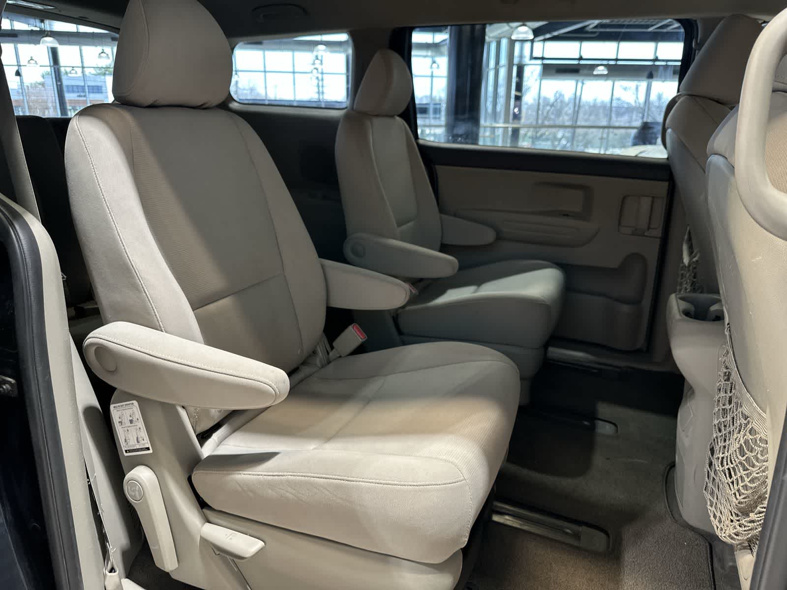 Thumbnail: 2015 Kia Sedona - 25