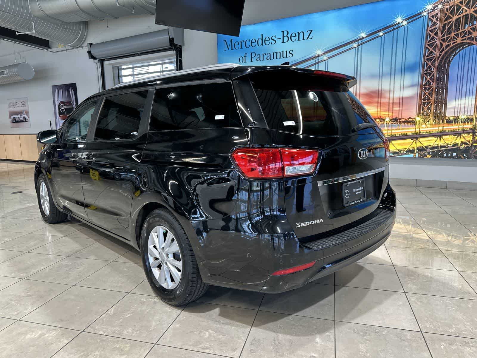 Thumbnail: 2015 Kia Sedona - 16