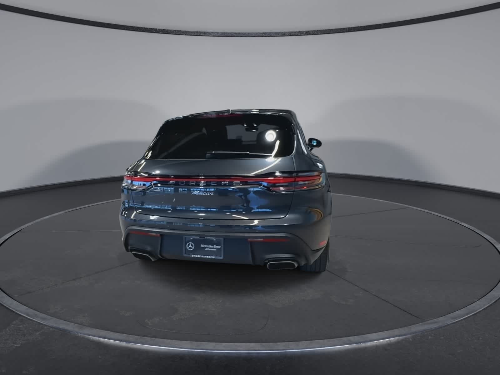 Thumbnail: 2023 Porsche Macan - 10