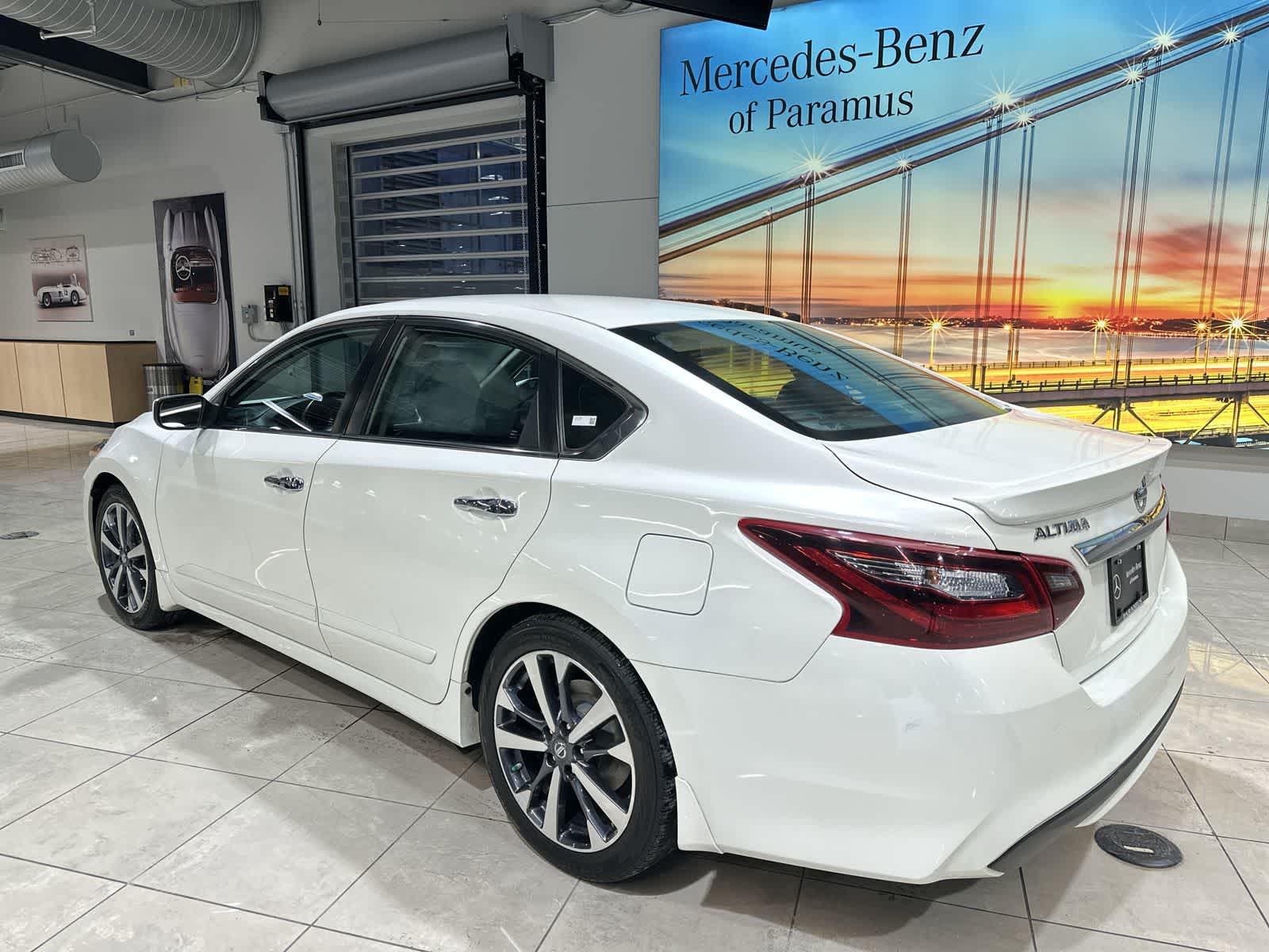 Thumbnail: 2017 Nissan Altima - 16