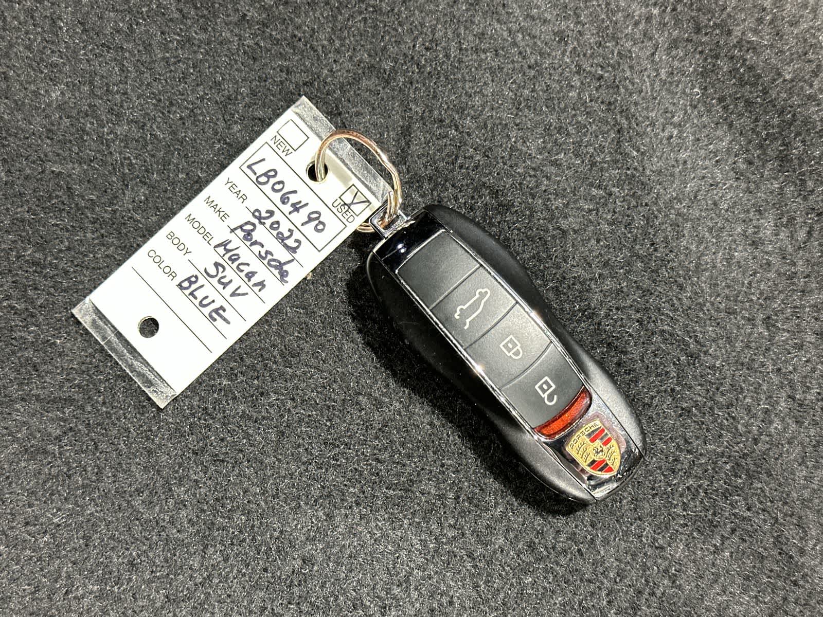 Thumbnail: 2022 Porsche Macan - 32