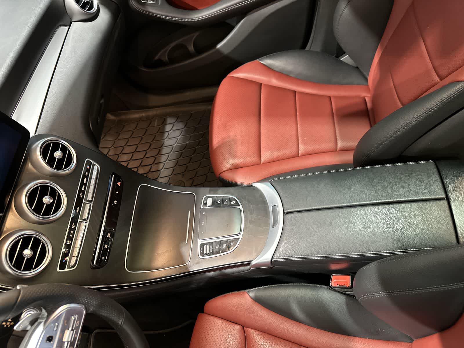 Thumbnail: 2022 Mercedes-Benz GLC - 28