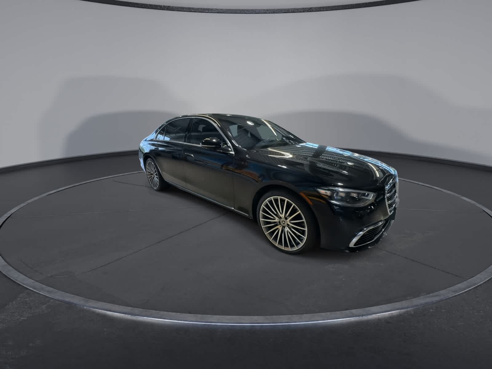 Thumbnail: 2022 Mercedes-Benz S-Class - 2