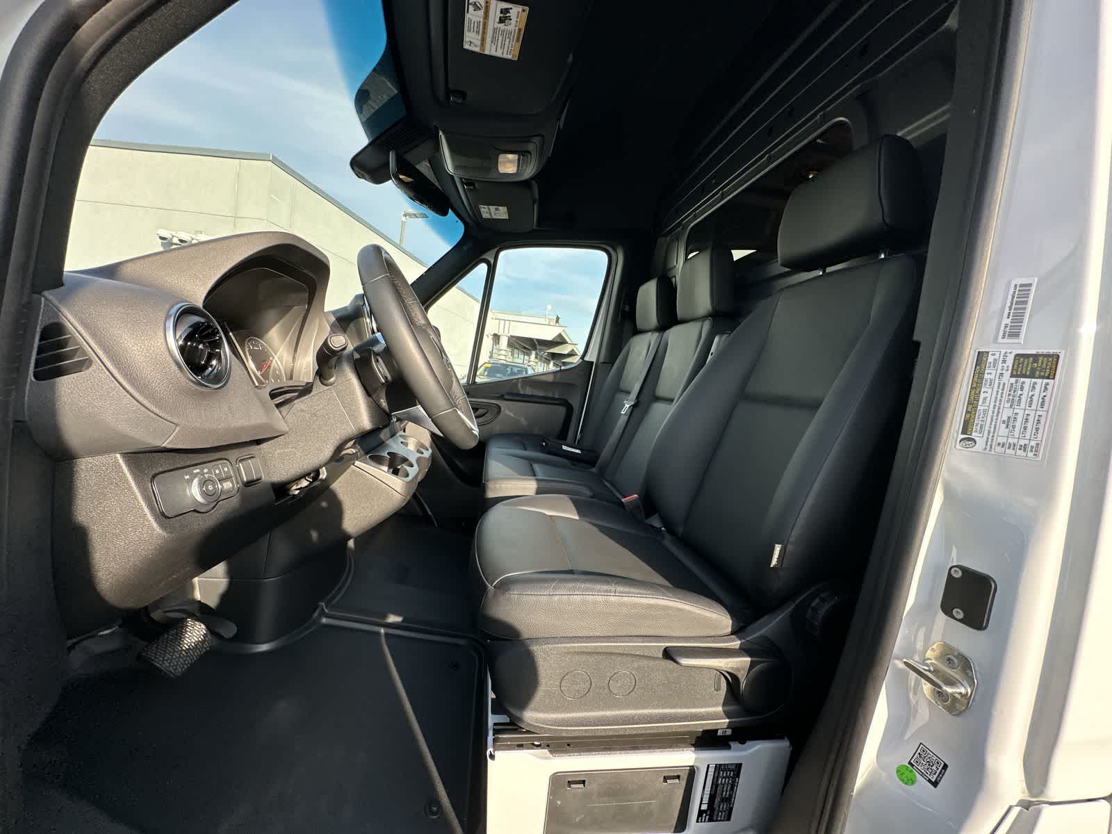 Thumbnail: 2025 Mercedes-Benz Sprinter - 23