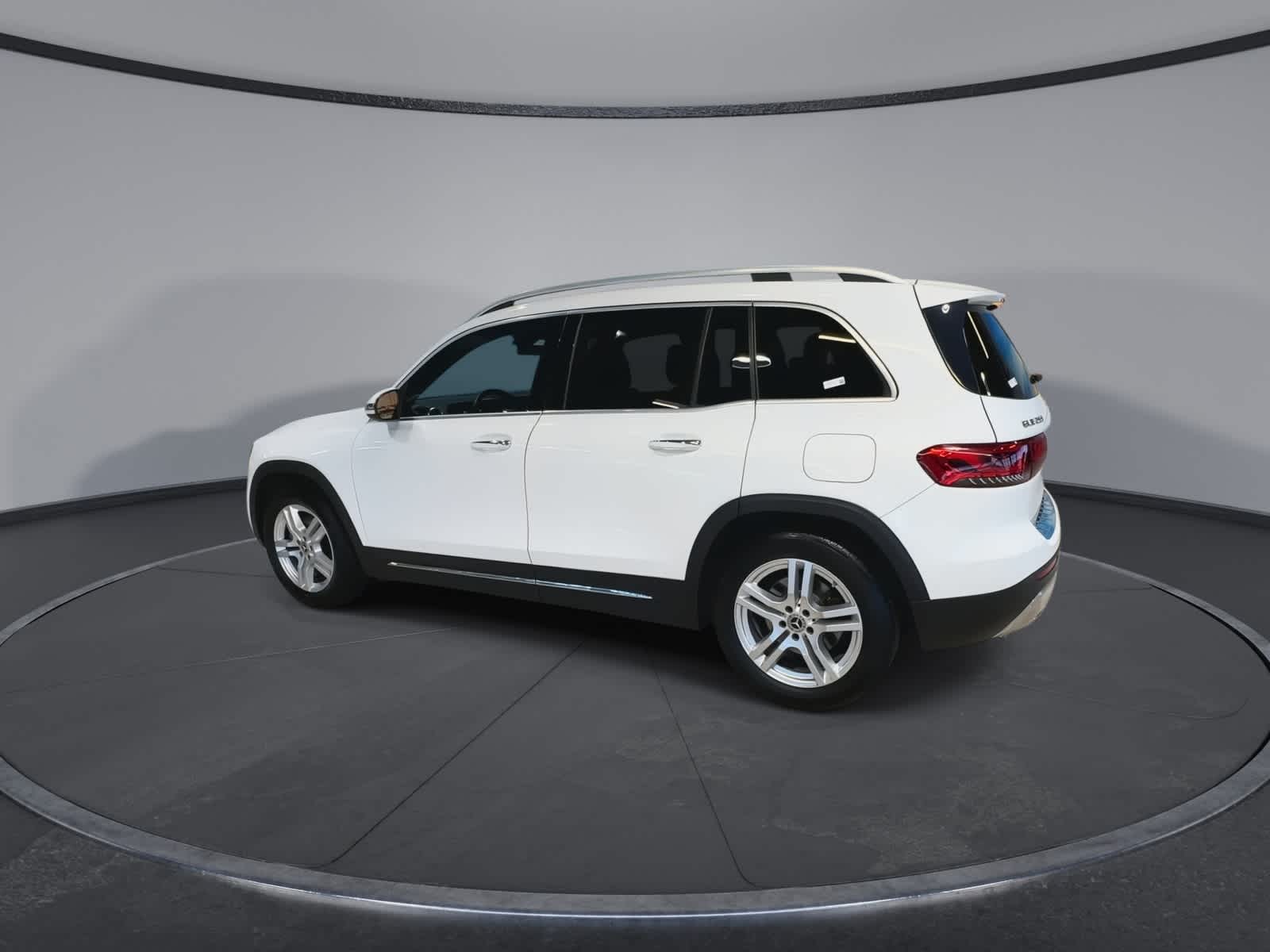 Thumbnail: 2020 Mercedes-Benz GLB - 8