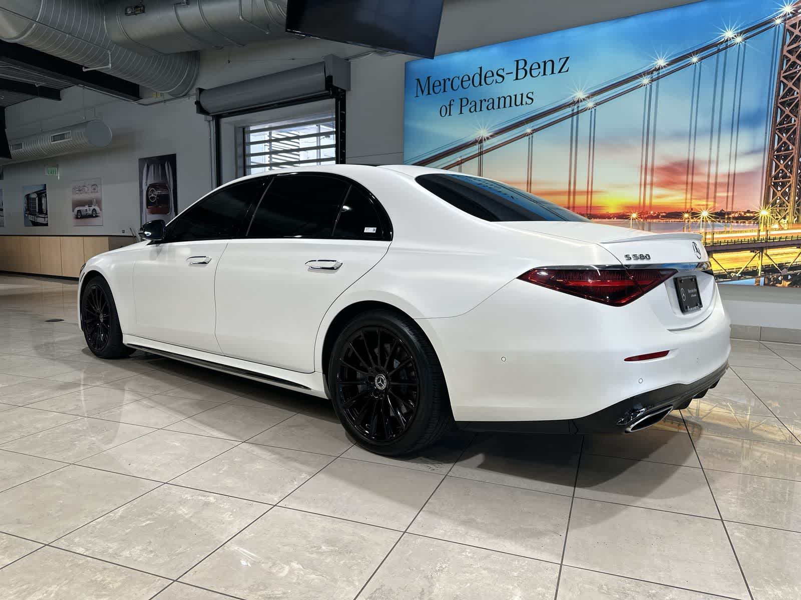 Thumbnail: 2023 Mercedes-Benz S-Class - 16