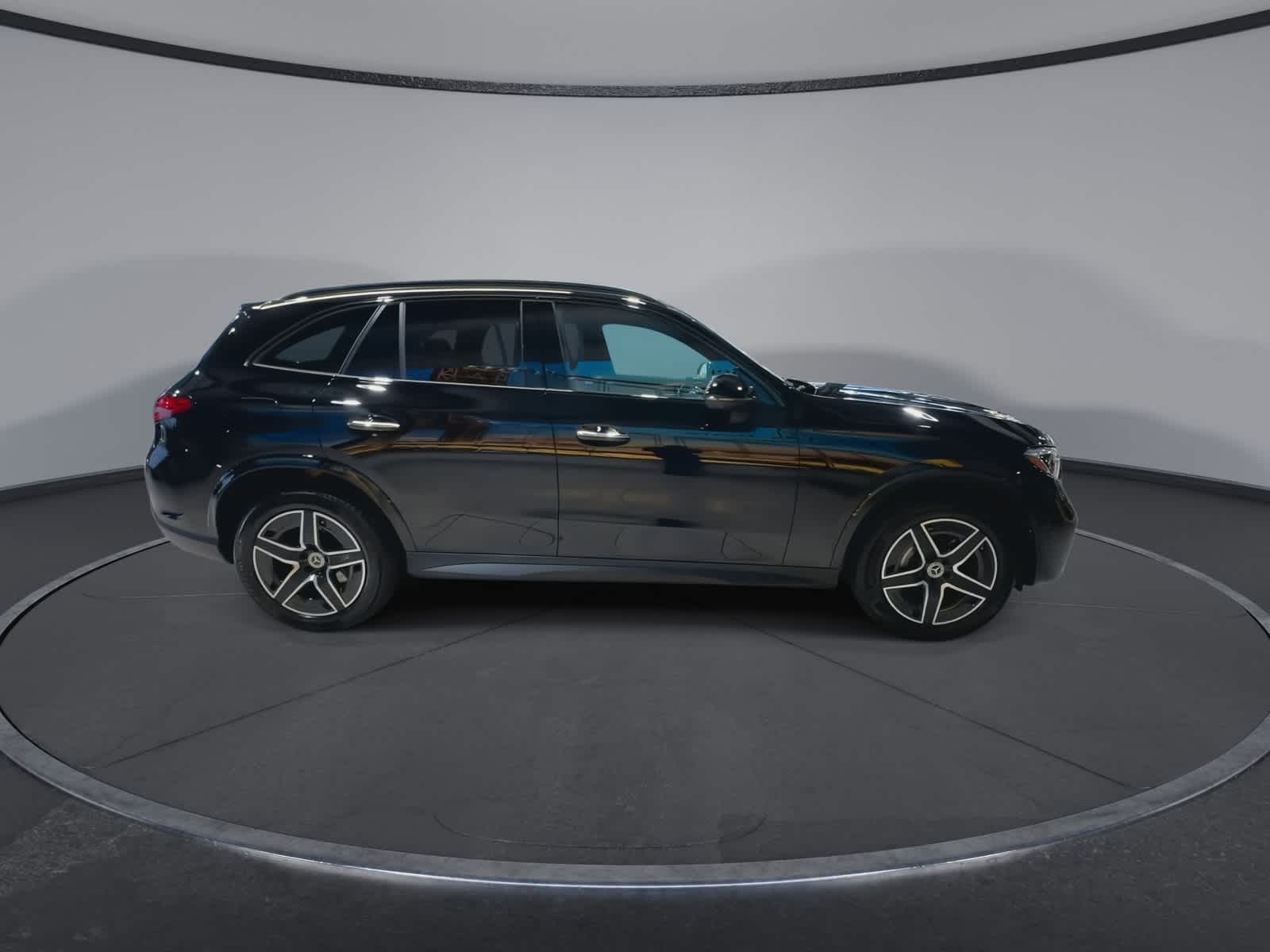 Thumbnail: 2025 Mercedes-Benz GLC - 13