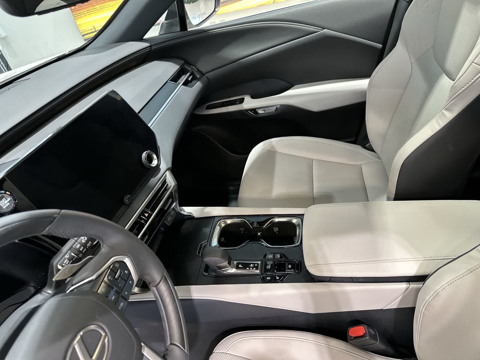 Thumbnail: 2023 Lexus RX - 28