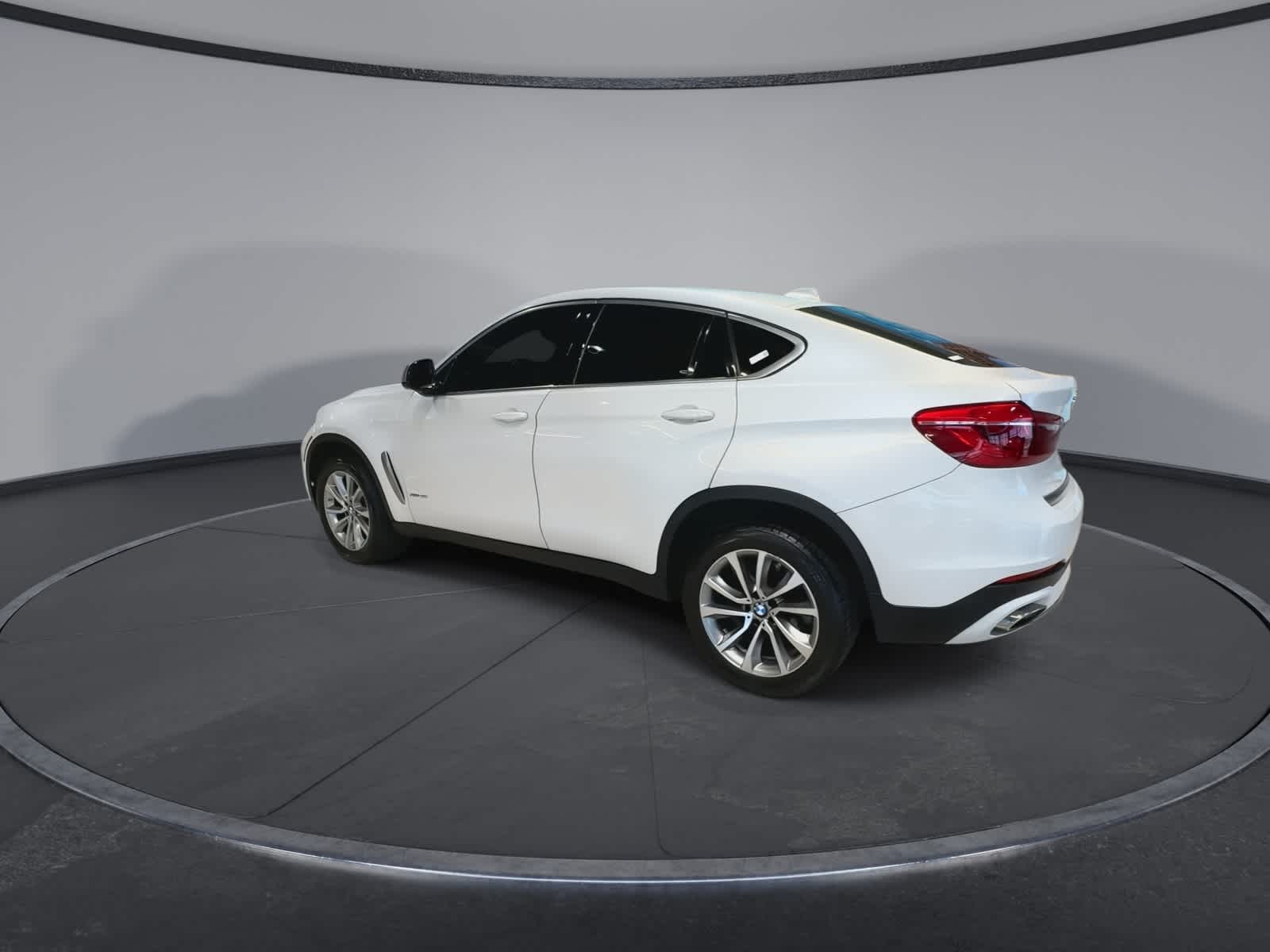 Thumbnail: 2019 BMW X6 - 8