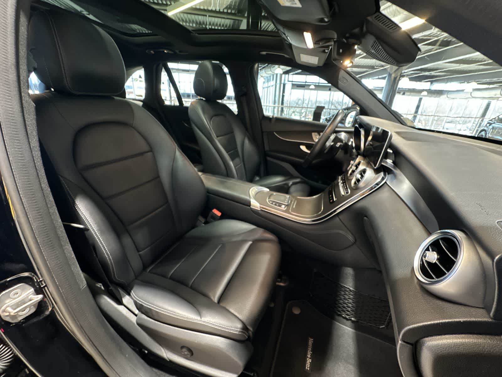 Thumbnail: 2020 Mercedes-Benz GLC - 26