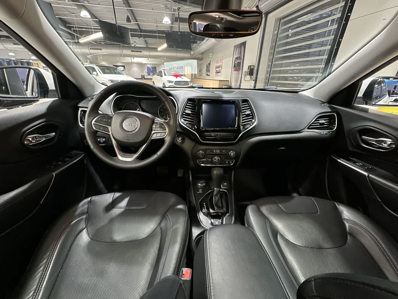 Thumbnail: 2019 Jeep Cherokee - 22