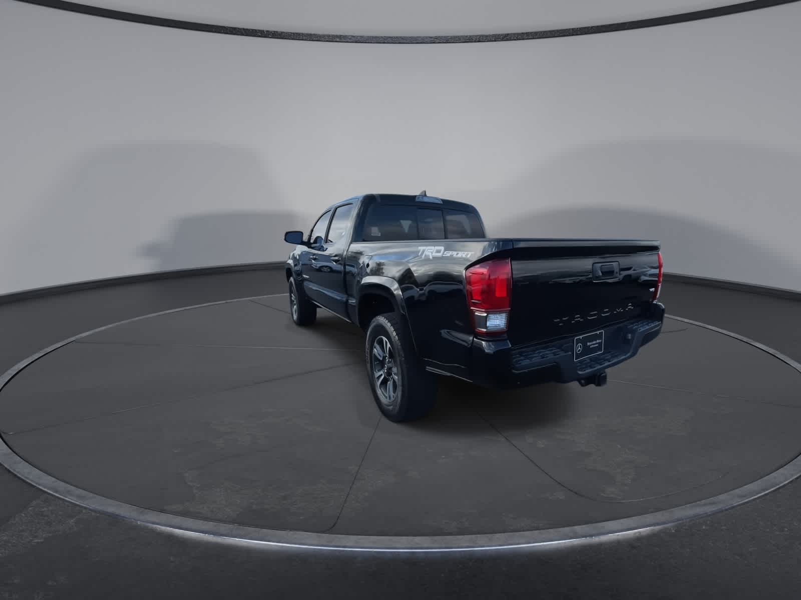 Thumbnail: 2016 Toyota Tacoma - 9