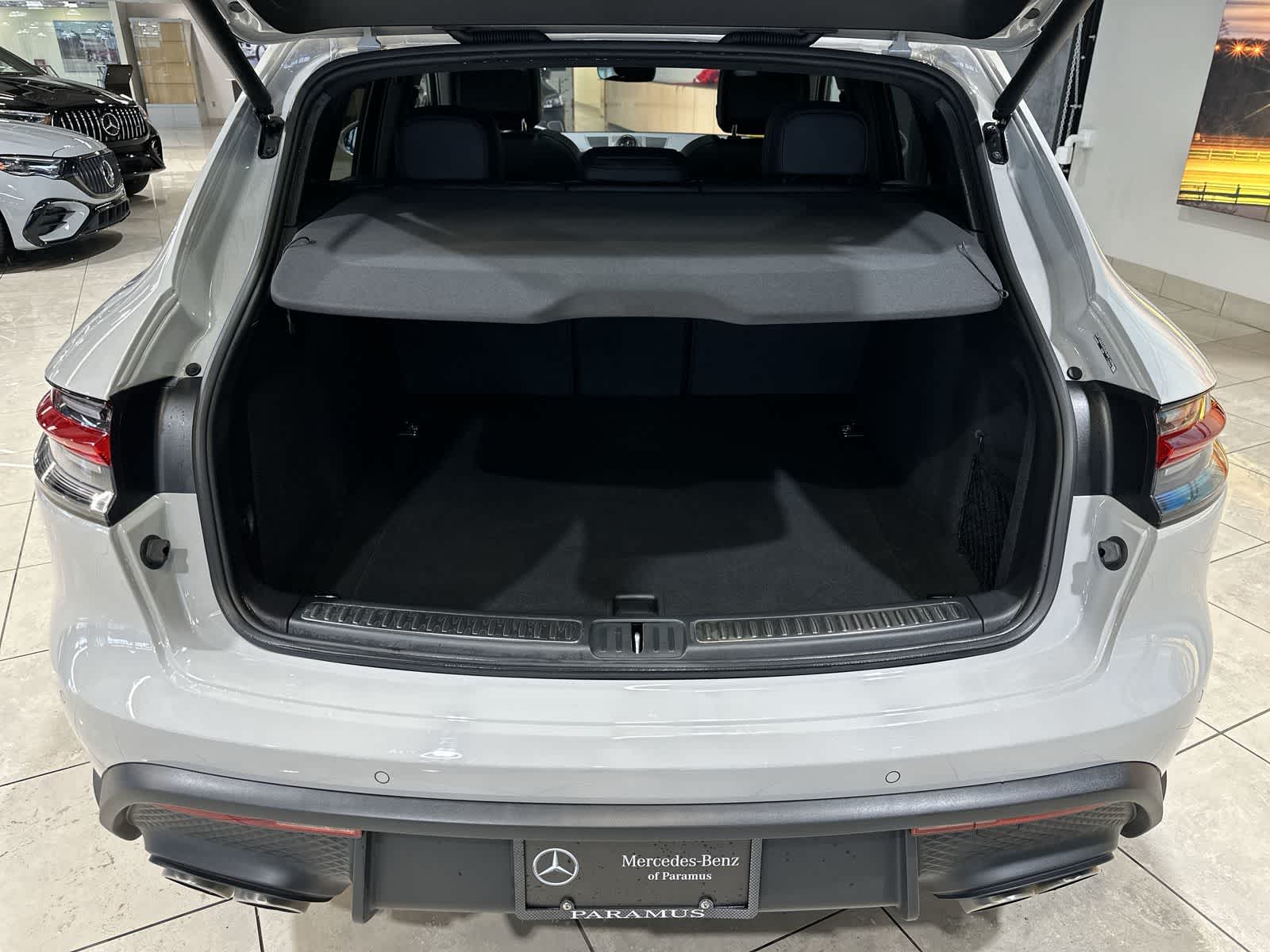 Thumbnail: 2025 Porsche Macan - 31