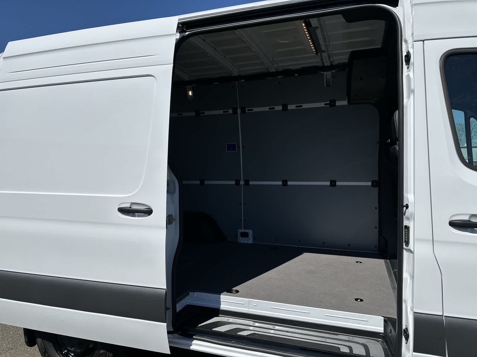 Thumbnail: 2025 Mercedes-Benz Sprinter - 25