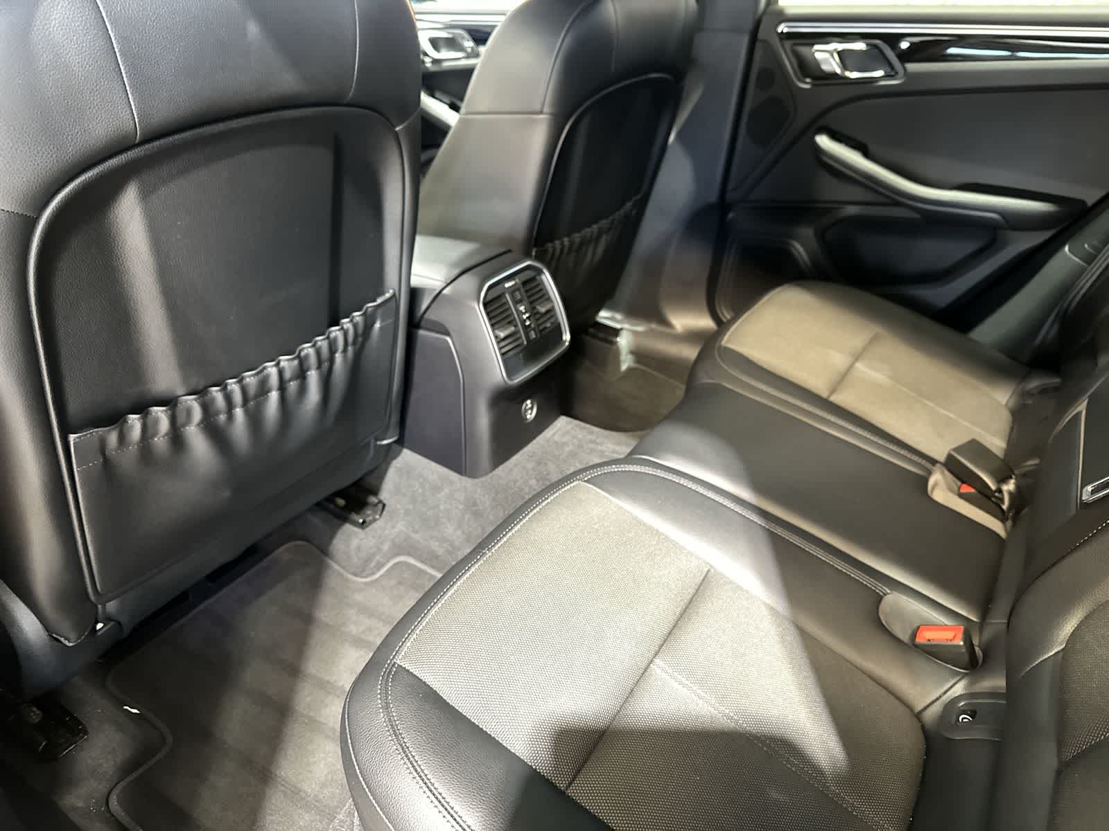 Thumbnail: 2023 Porsche Macan - 24