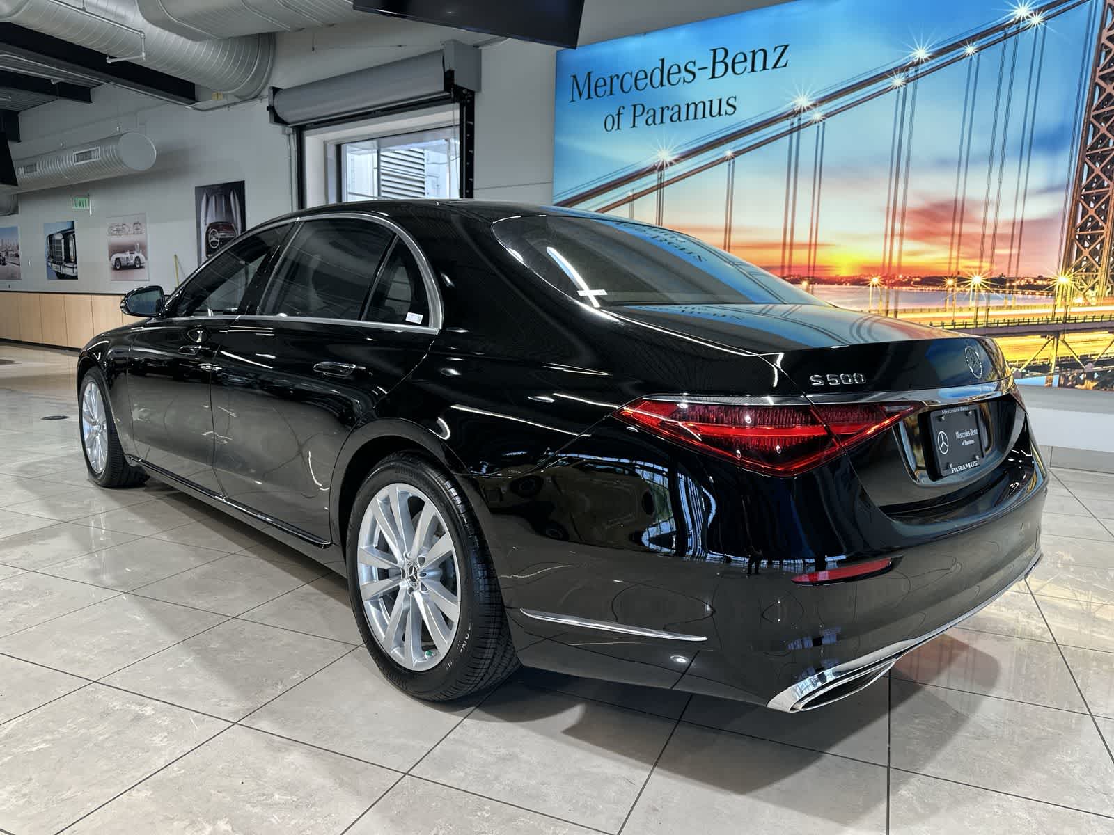 Thumbnail: 2023 Mercedes-Benz S-Class - 16
