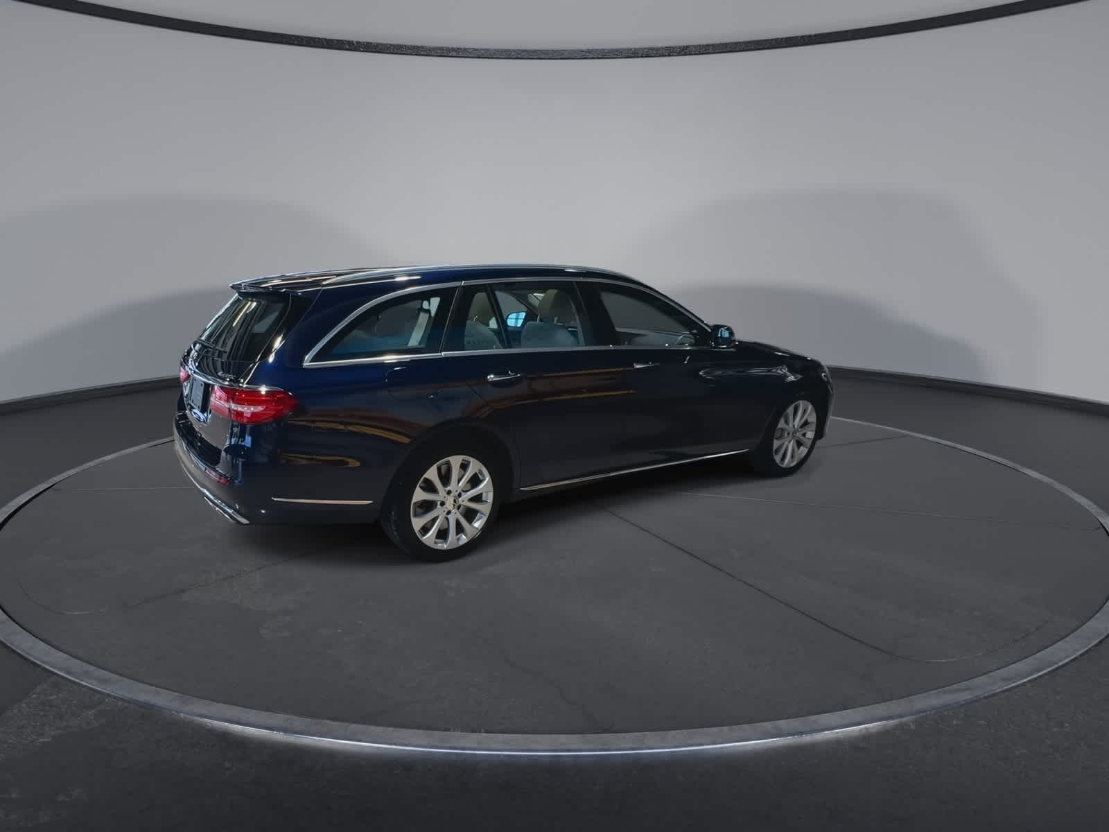 Thumbnail: 2019 Mercedes-Benz E-Class - 12