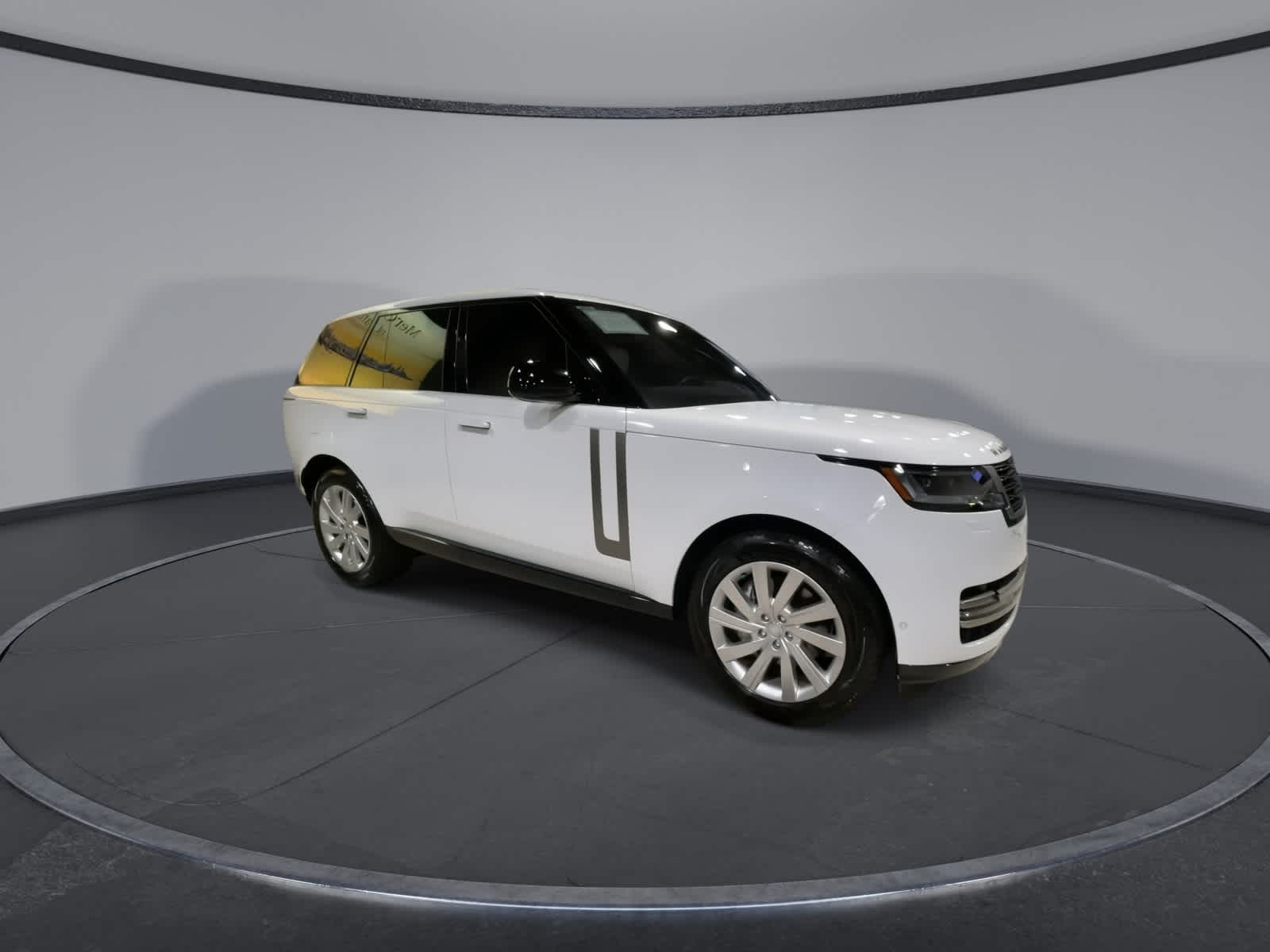 2023 Land Rover Range Rover SE photo 2