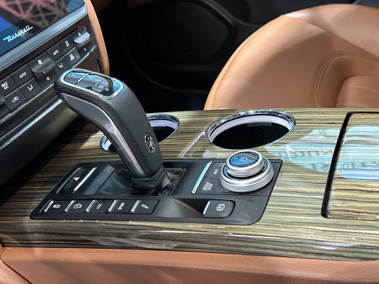 Thumbnail: 2021 Maserati Quattroporte - 29