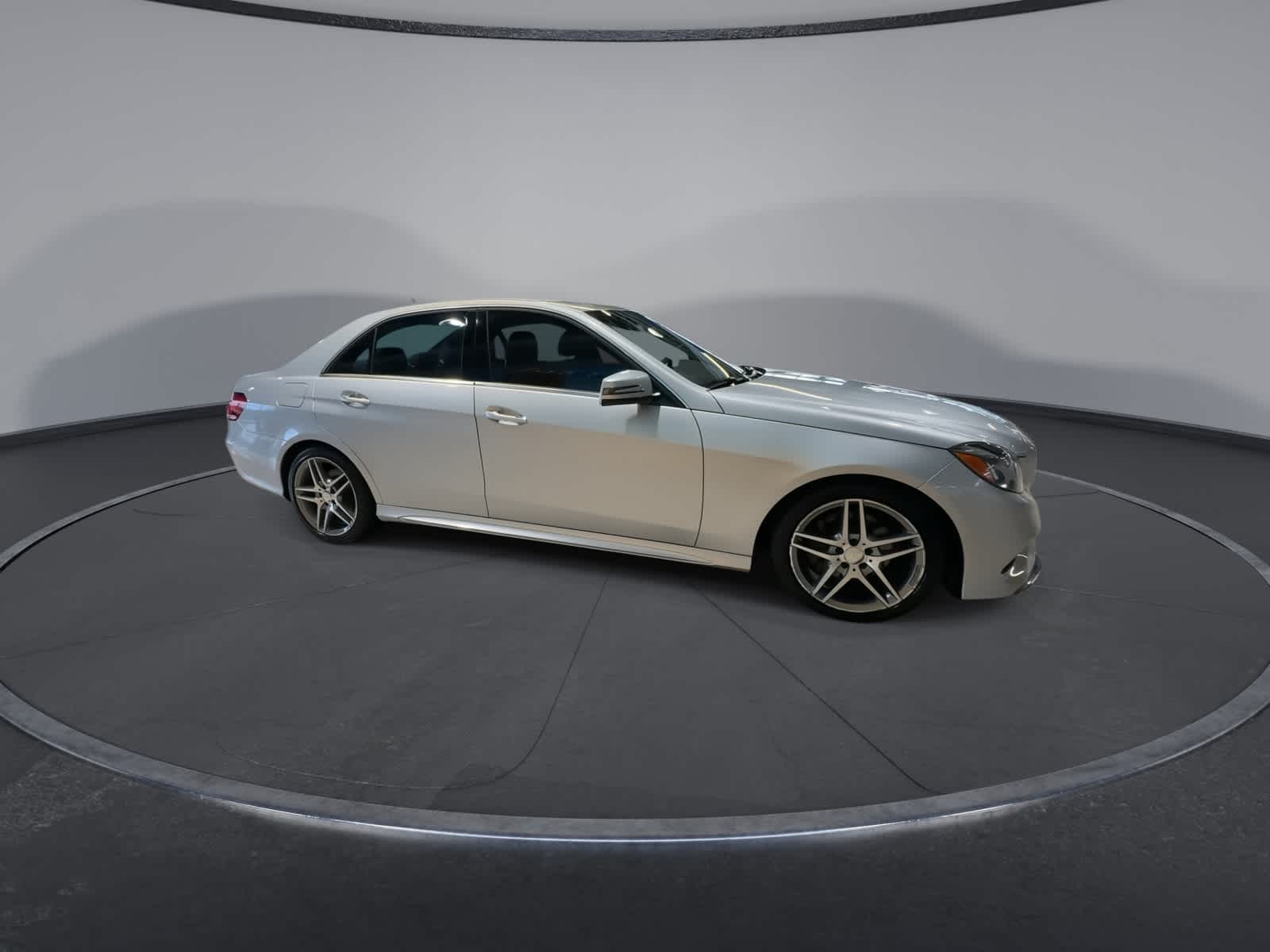 Thumbnail: 2016 Mercedes-Benz E-Class - 13