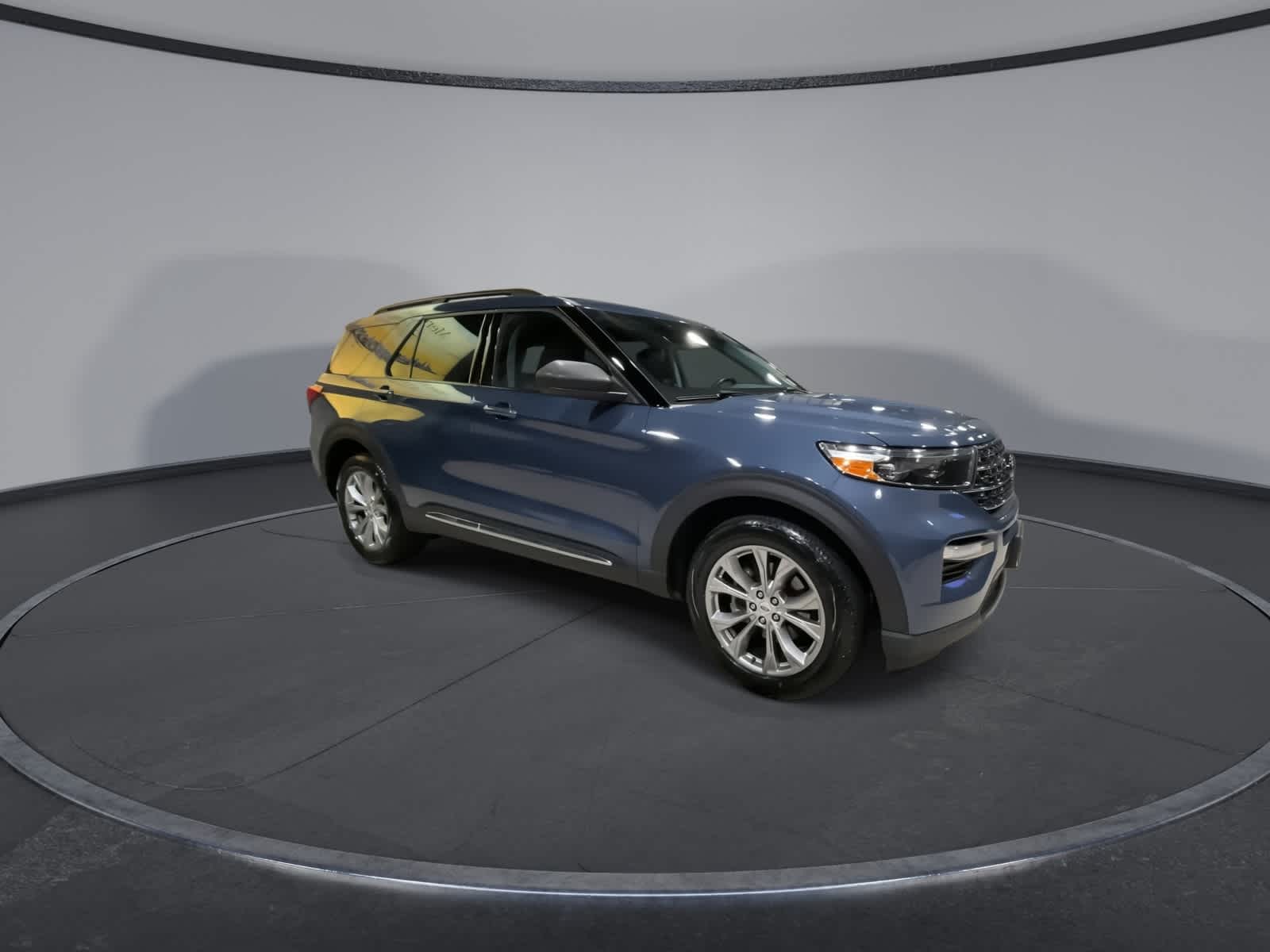 2021 Ford Explorer XLT photo 2