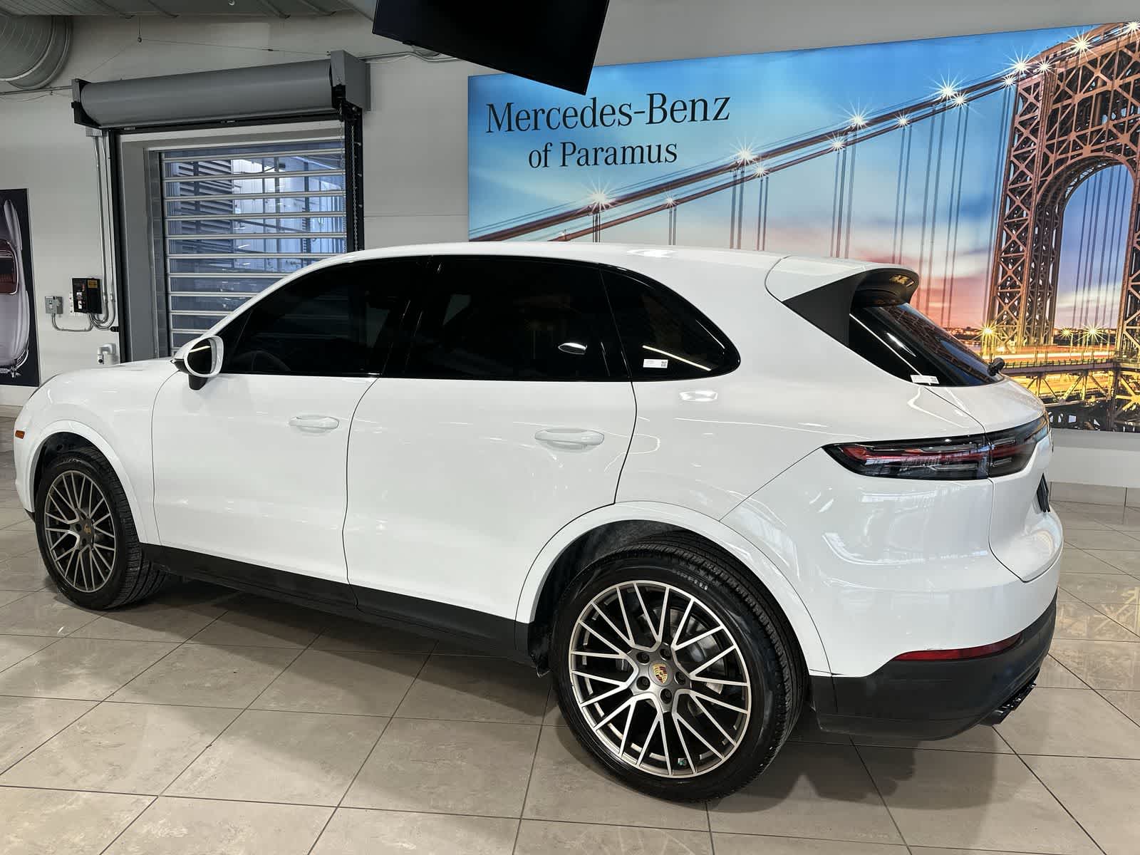 Thumbnail: 2022 Porsche Cayenne - 16