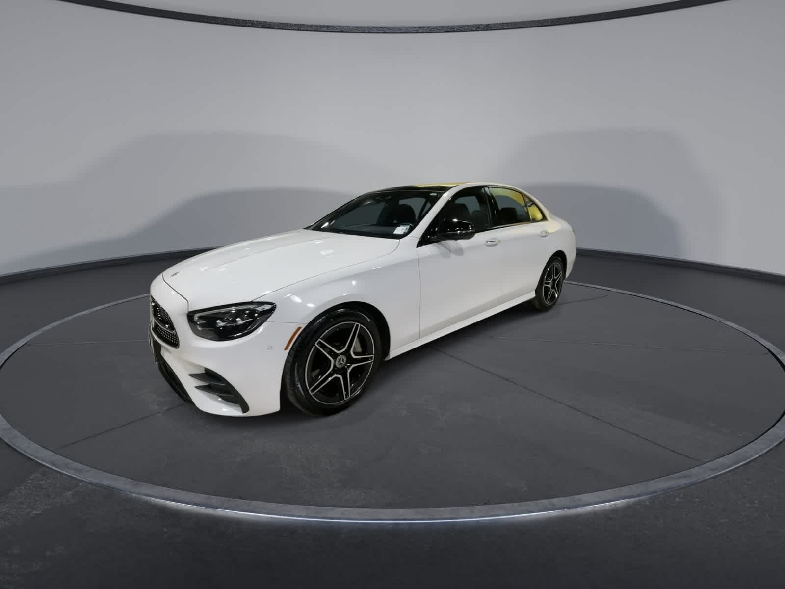 Thumbnail: 2023 Mercedes-Benz E-Class - 6