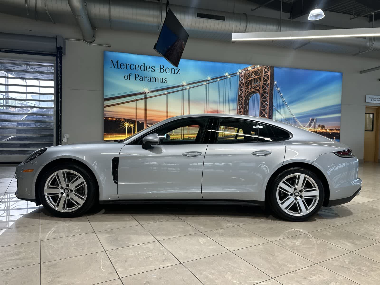 Thumbnail: 2023 Porsche Panamera - 15