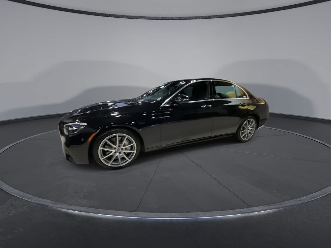 Thumbnail: 2022 Mercedes-Benz E-Class - 4