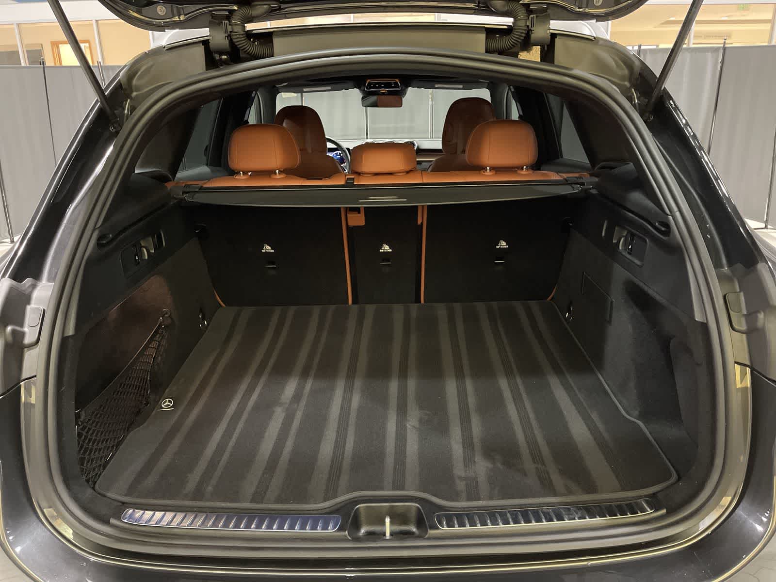 Thumbnail: 2025 Mercedes-Benz GLC - 31