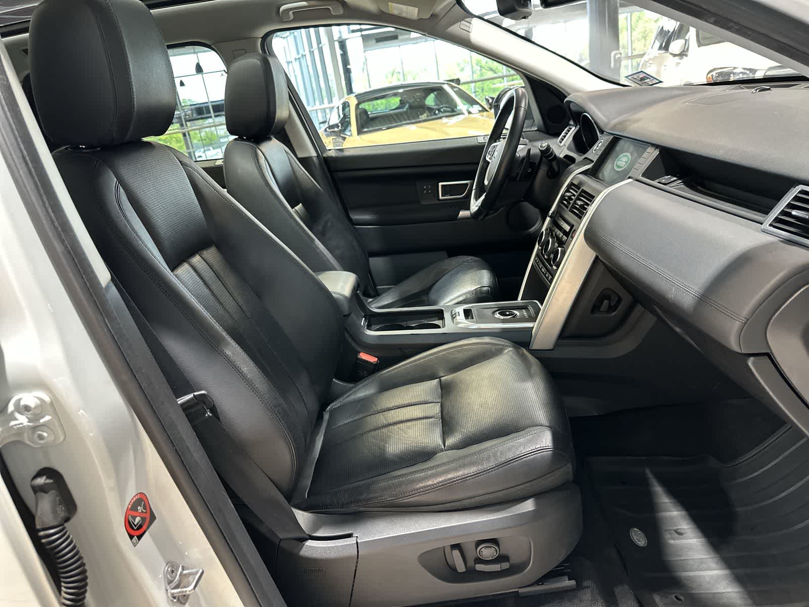 Thumbnail: 2017 Land Rover Discovery Sport - 26