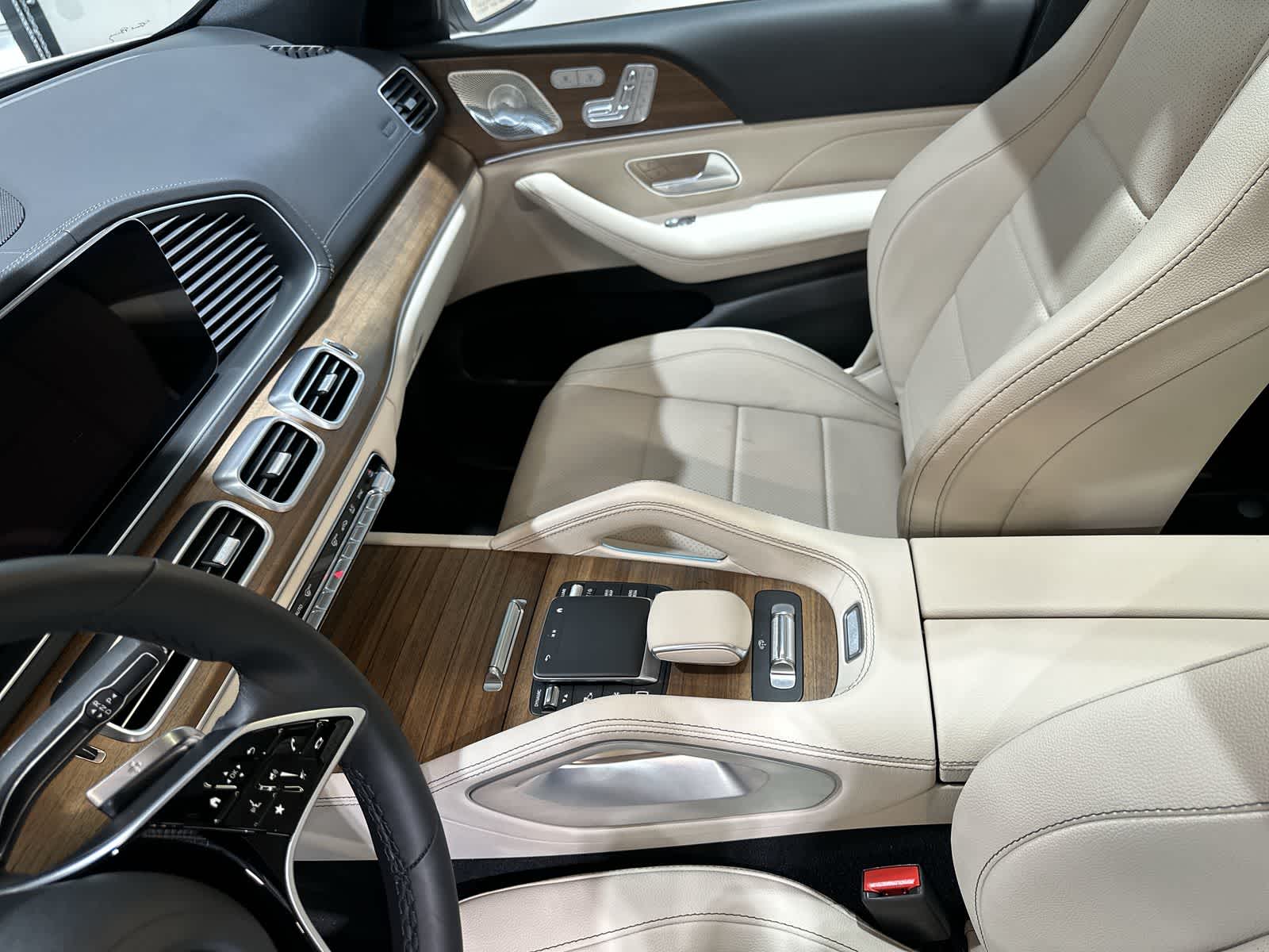 Thumbnail: 2025 Mercedes-Benz GLS - 28