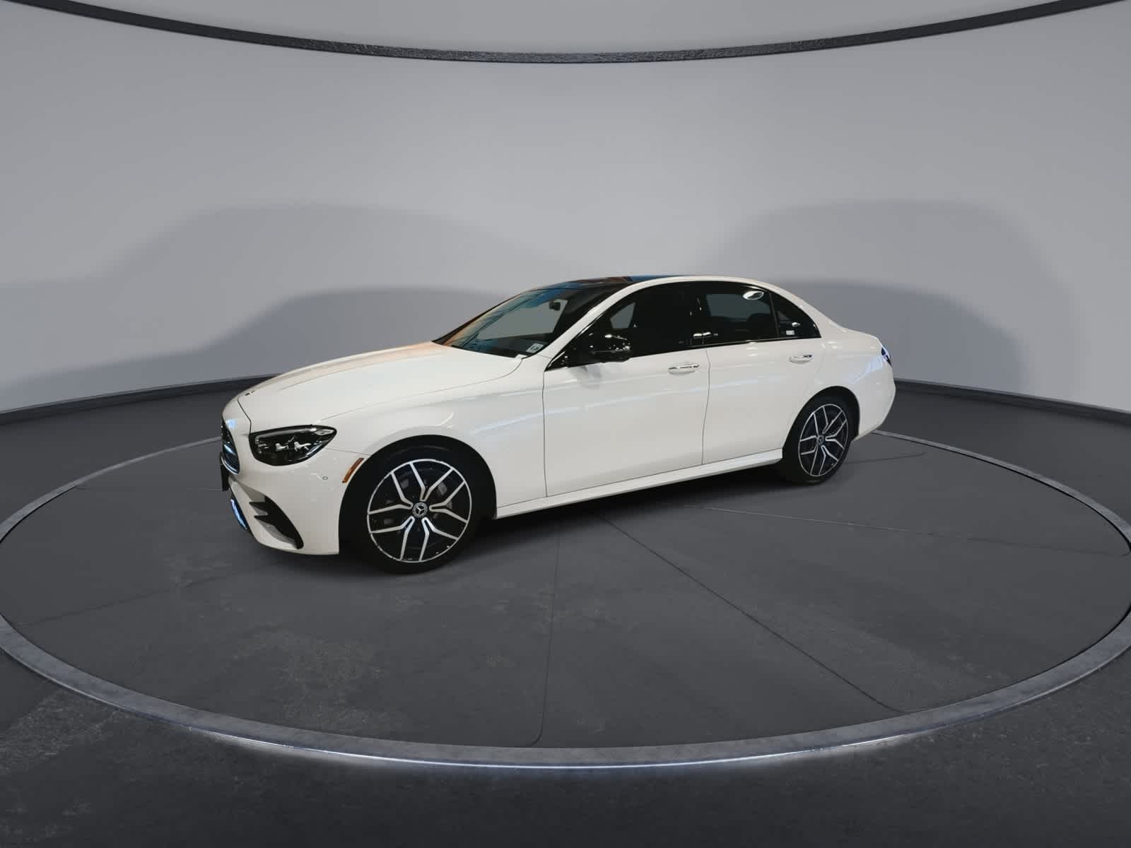 Thumbnail: 2023 Mercedes-Benz E-Class - 6