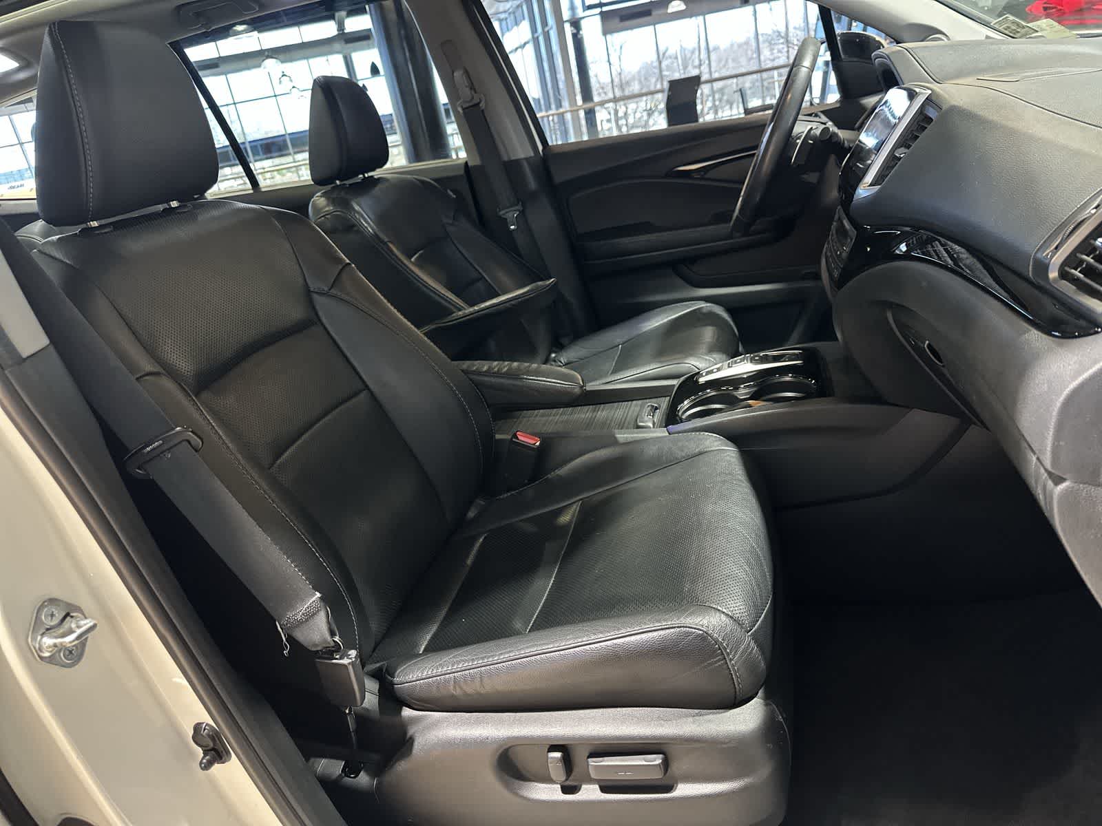 Thumbnail: 2017 Honda Pilot - 26