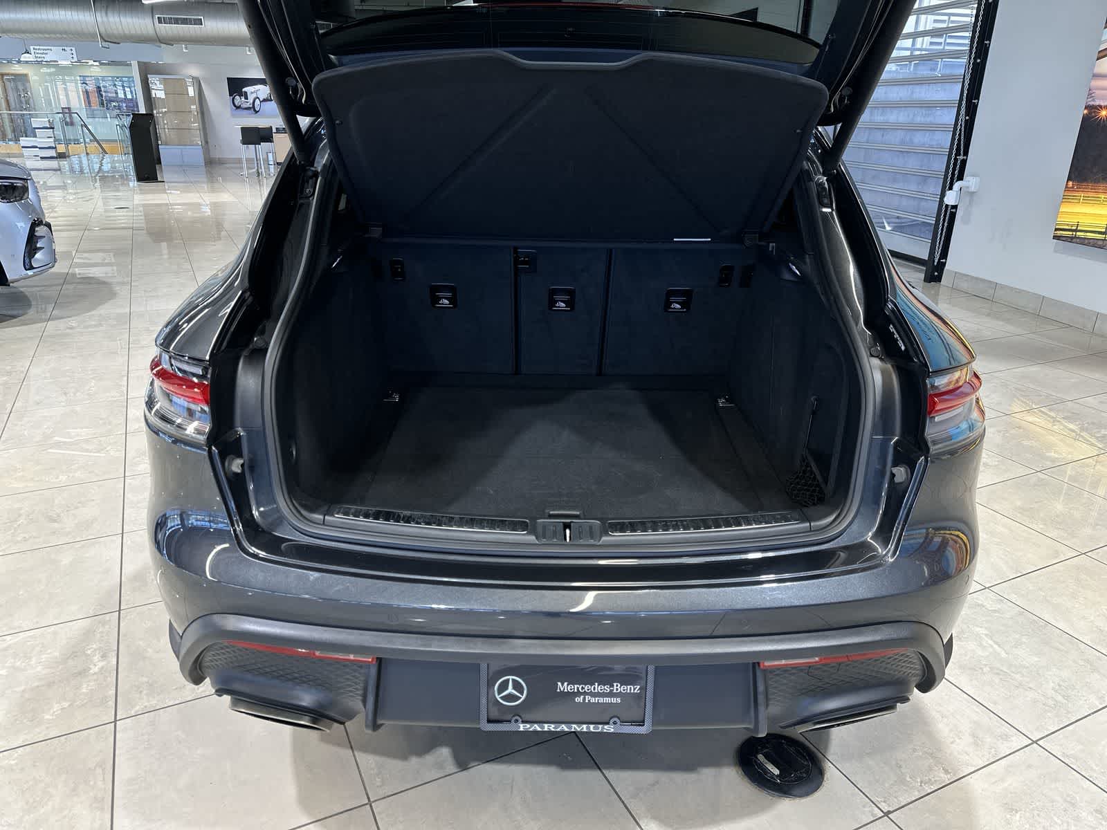 Thumbnail: 2023 Porsche Macan - 31