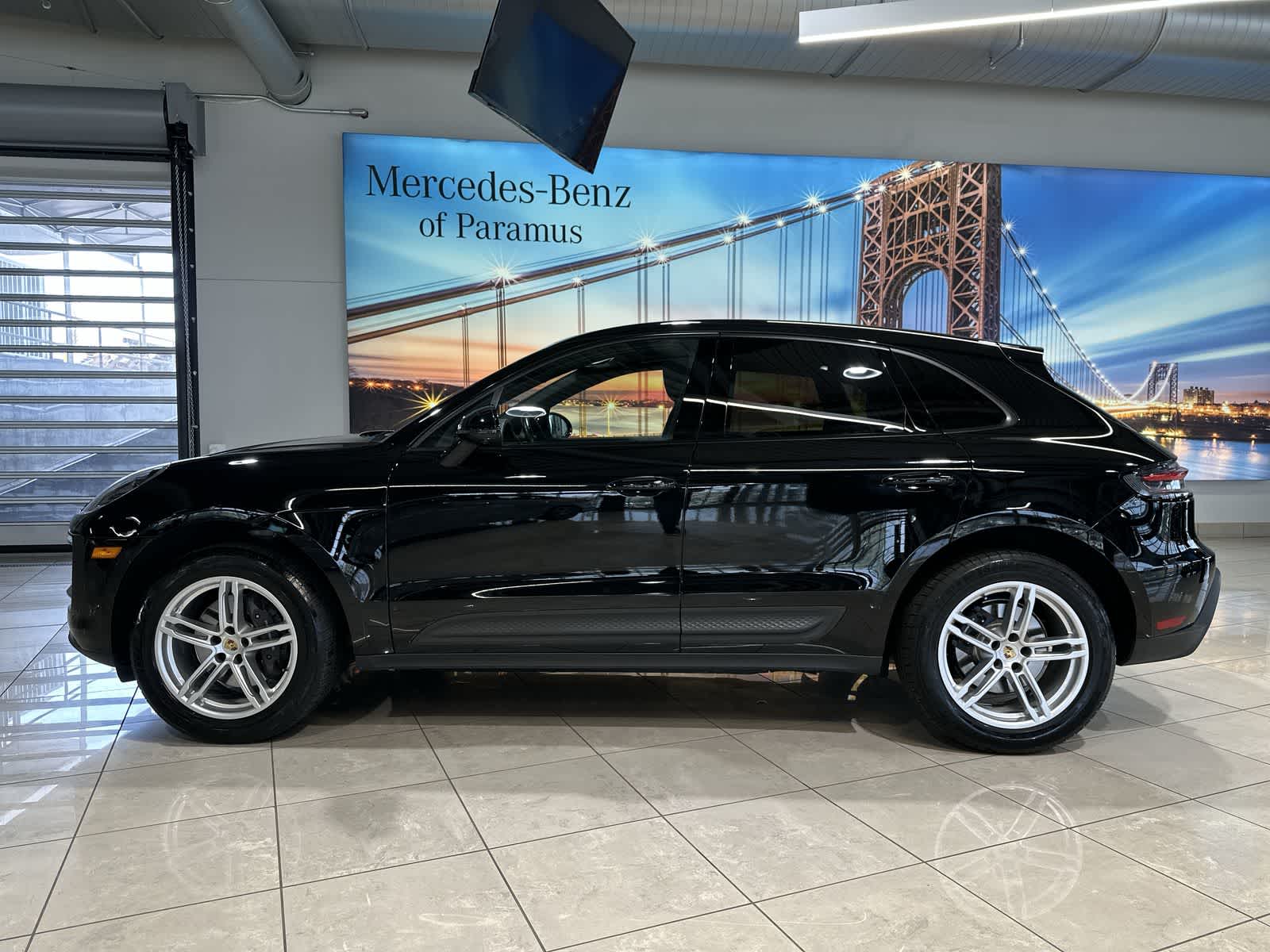 Thumbnail: 2023 Porsche Macan - 15