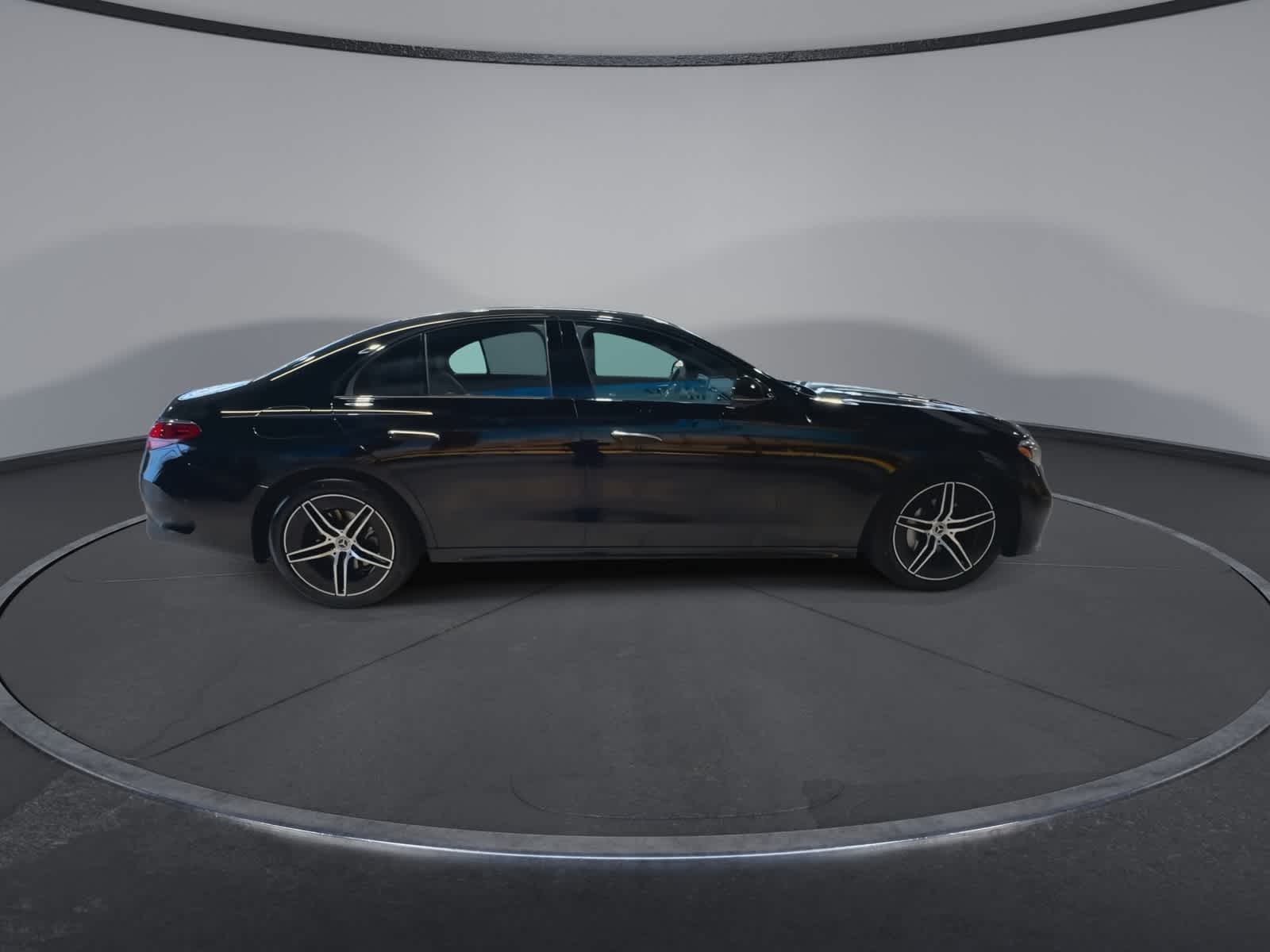 Thumbnail: 2025 Mercedes-Benz E-Class - 12