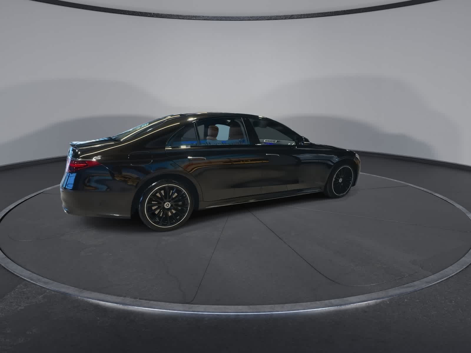 Thumbnail: 2023 Mercedes-Benz S-Class - 2