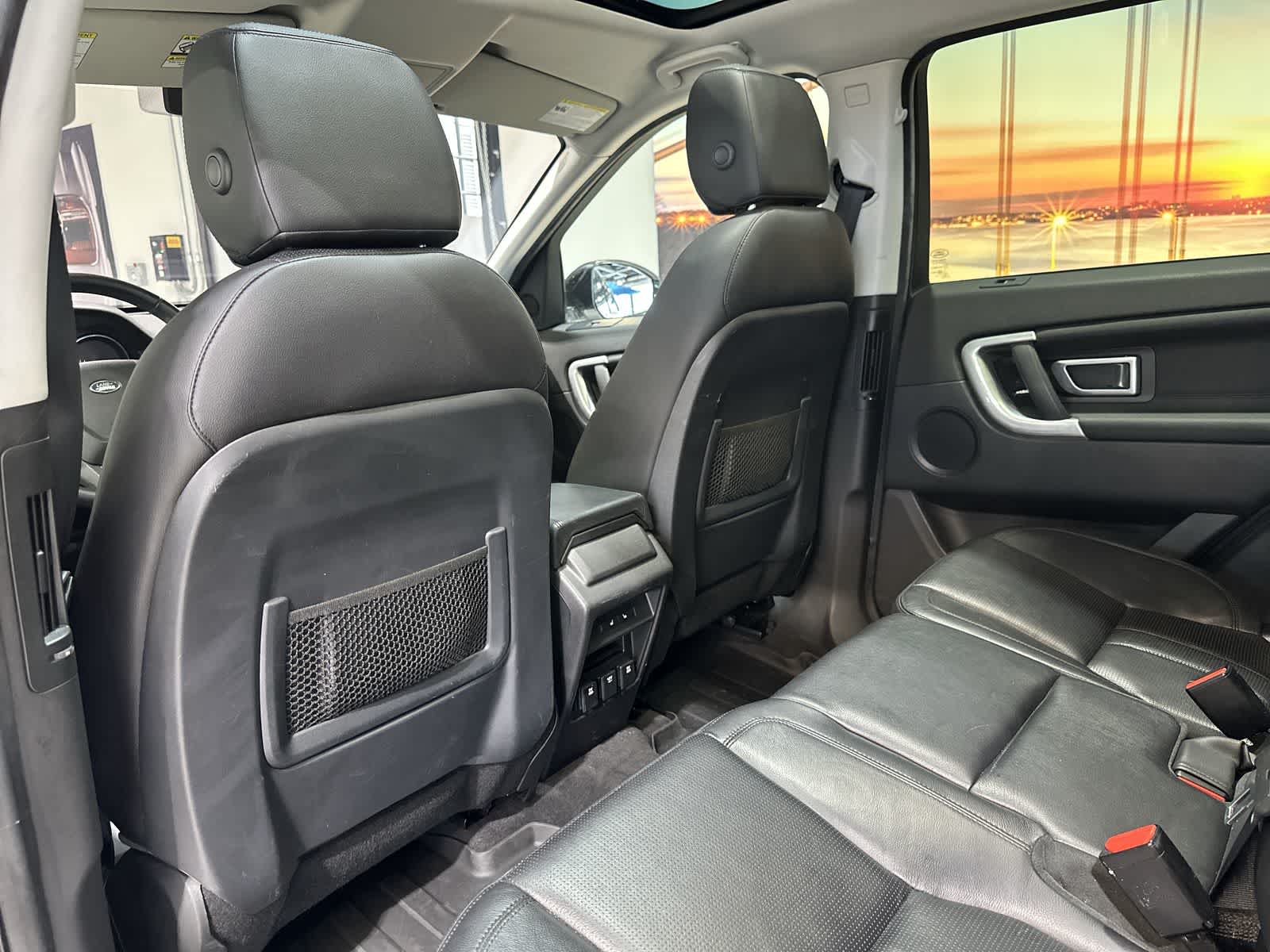 Thumbnail: 2017 Land Rover Discovery Sport - 24