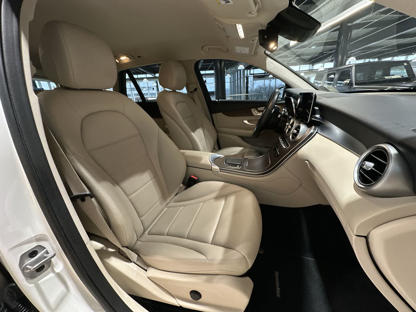 Thumbnail: 2022 Mercedes-Benz GLC - 26