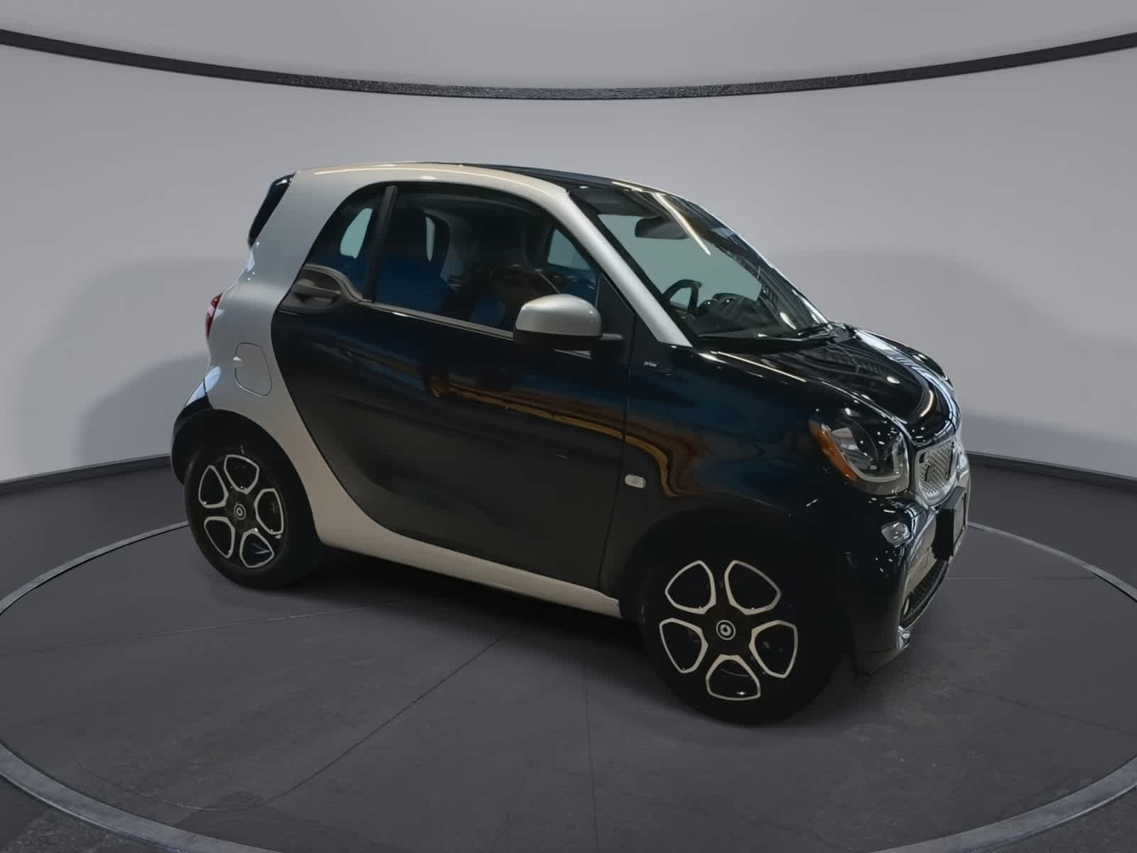 Thumbnail: 2018 smart fortwo - 12