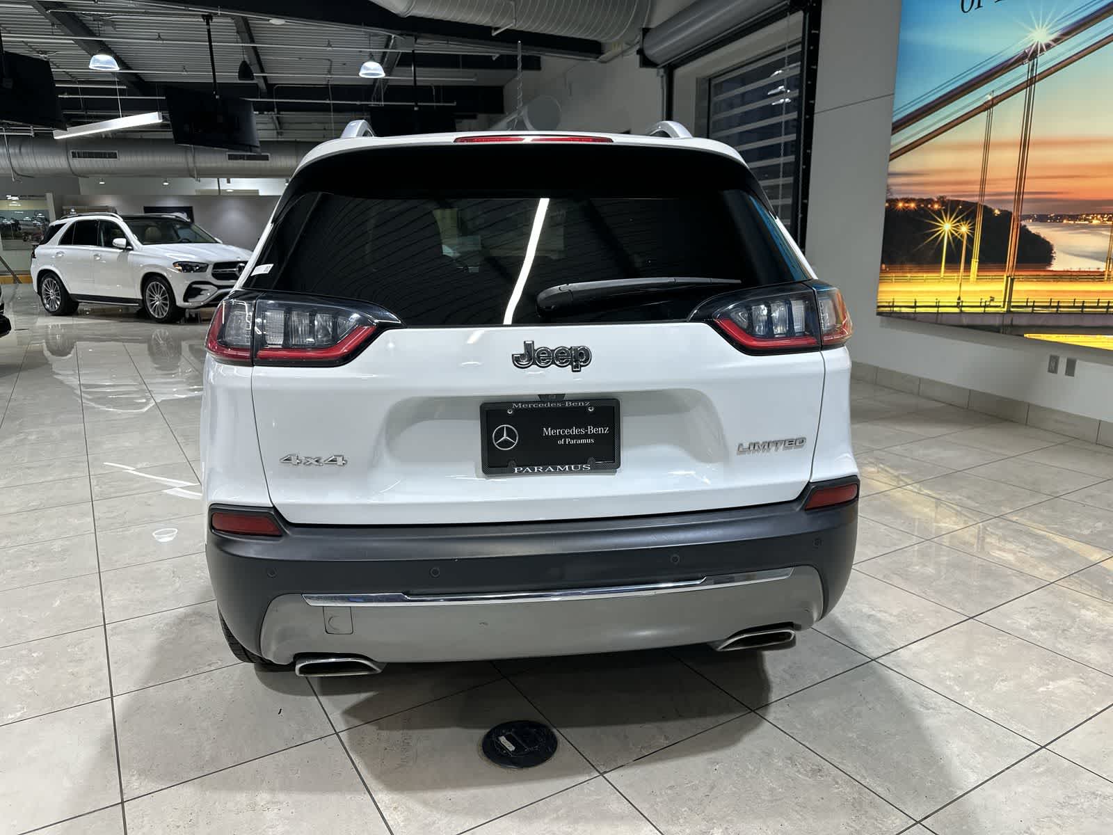 Thumbnail: 2019 Jeep Cherokee - 17