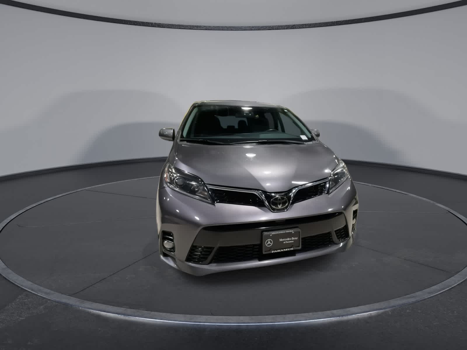 2019 Toyota Sienna Premium photo 4