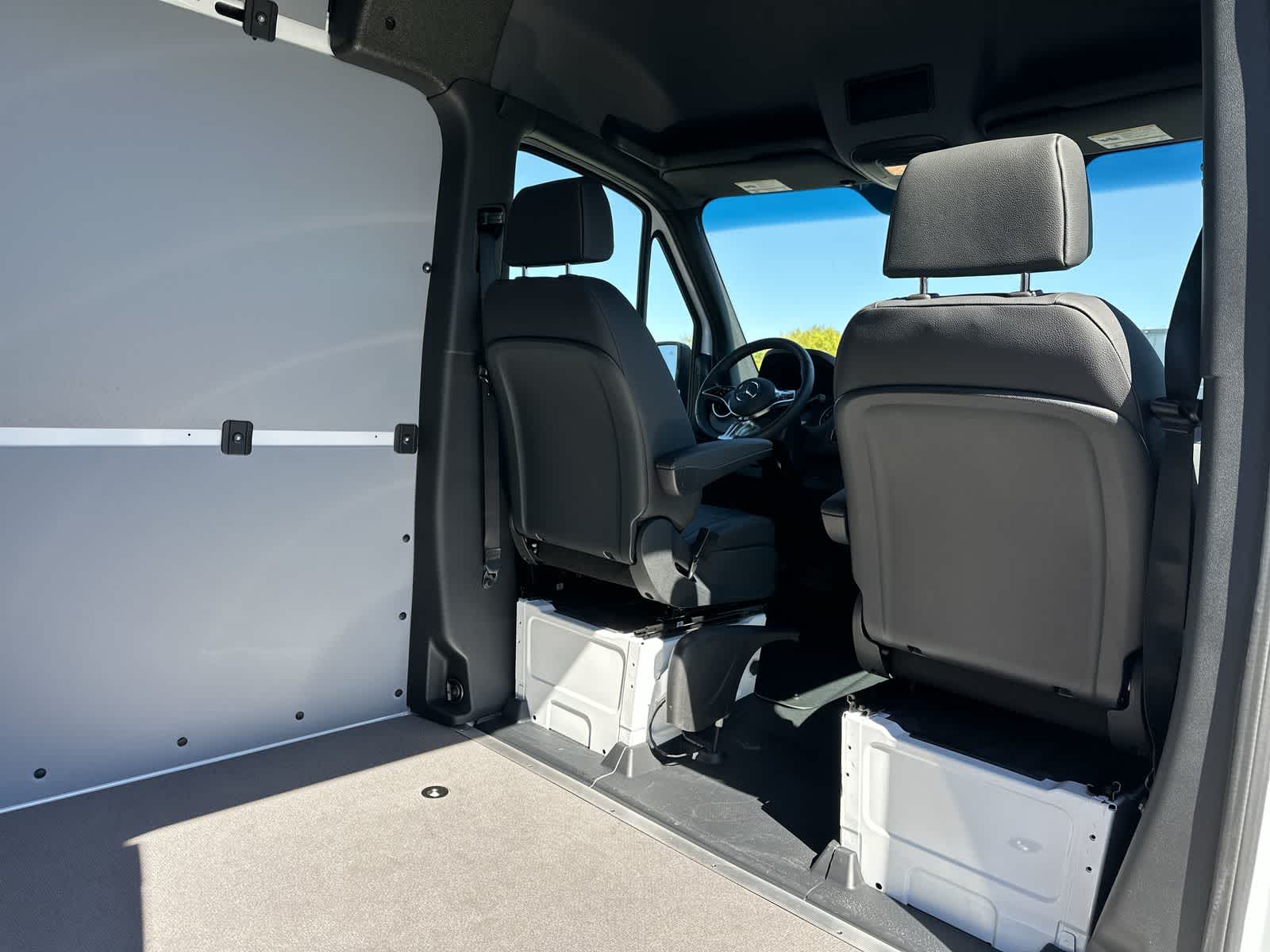 Thumbnail: 2025 Mercedes-Benz Sprinter - 24