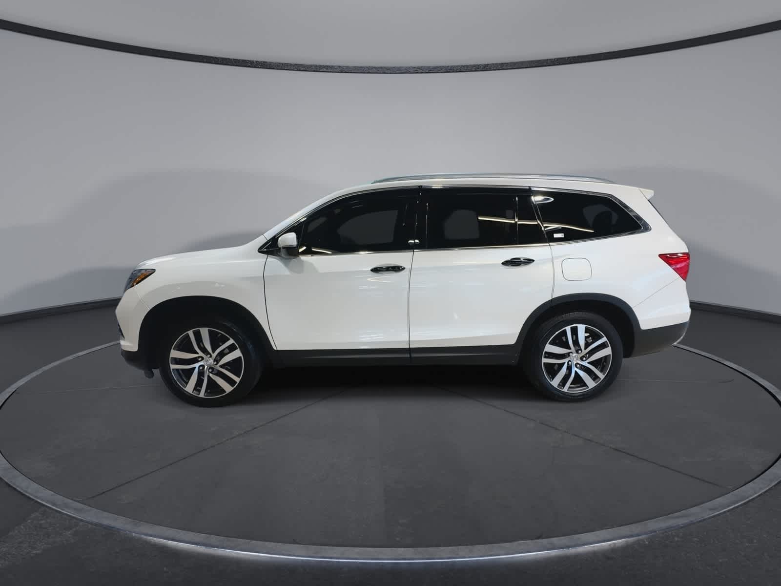 Thumbnail: 2017 Honda Pilot - 7