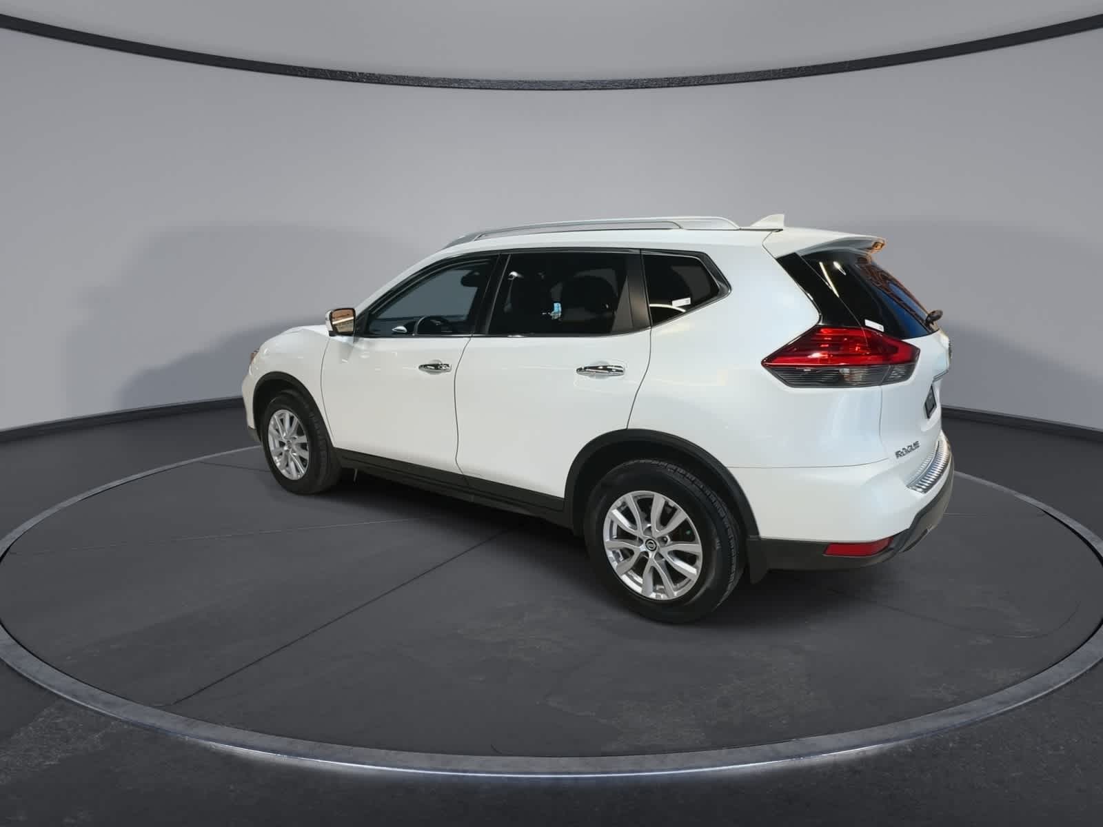 Thumbnail: 2017 Nissan Rogue - 8